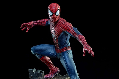 zur Ausstellung Superheroes